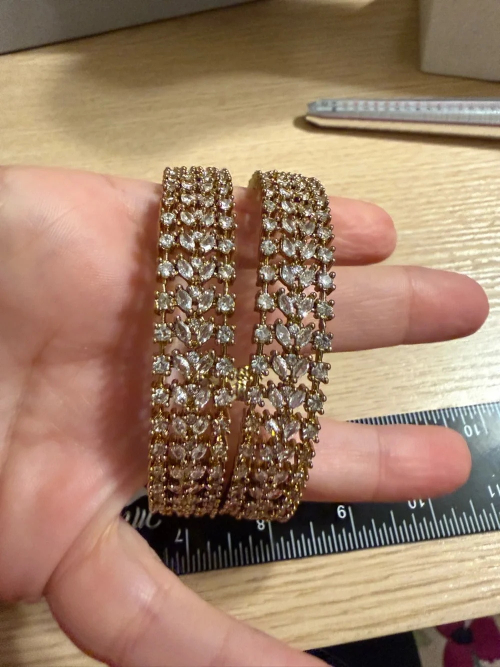 N/A elegant gold